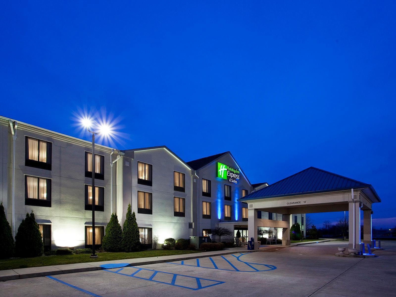 Baymont Inn & Suites By Wyndham Findlay Exterior photo