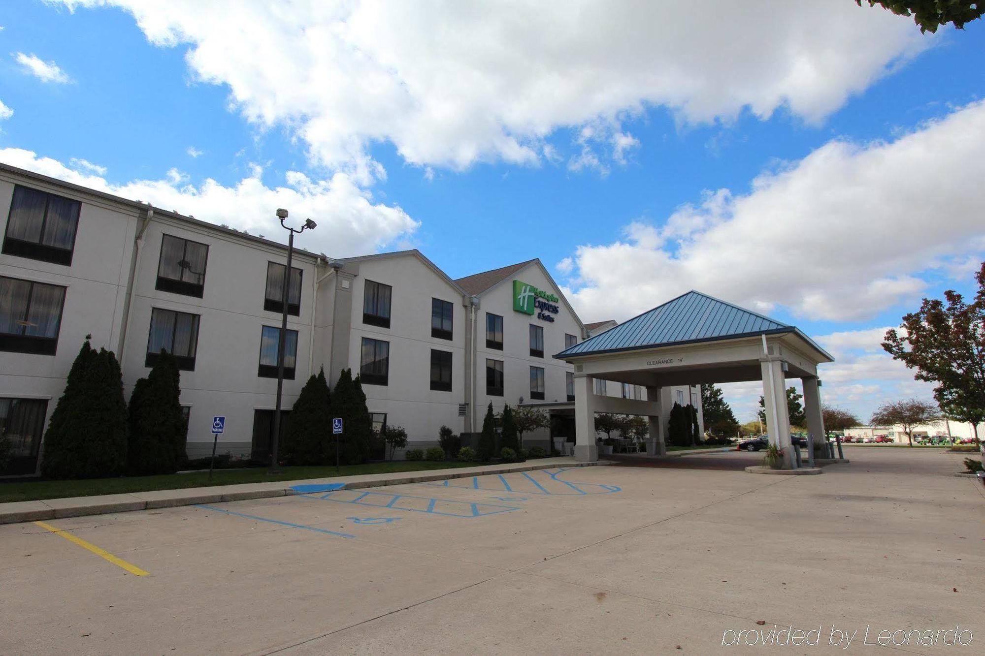 Baymont Inn & Suites By Wyndham Findlay Exterior photo